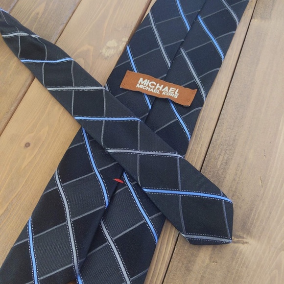 Michael Kors Navy Striped 100% Silk Tie - Picture 2 of 7